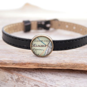 Fernfreundin Armband aus echtem Leder mit benutzerdefinierter Landkarte des Zielortes