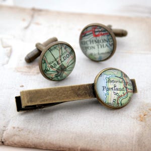 Ensemble pince à cravate et boutons de manchette personnalisés avec emplacements de la carte du monde I Cadeau de mariage pour un futur marié