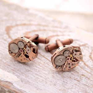 Koperen steampunk-manchetknopen: vintage uurwerk, robijnrode edelstenen