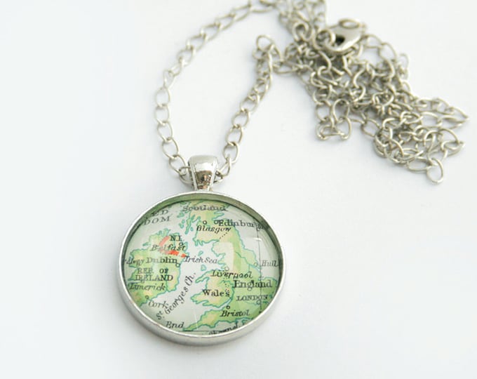 Custom Map Necklace Unisex Jewellery Personalized Necklace Jewelry Silver Round Vintage World Map Necklace Gift for Traveller Custom Town