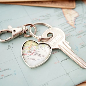 Custom Map Heart Keychain Personalised Travel Gift Keyring I Mother's Day Gift for Globetrotter Mom