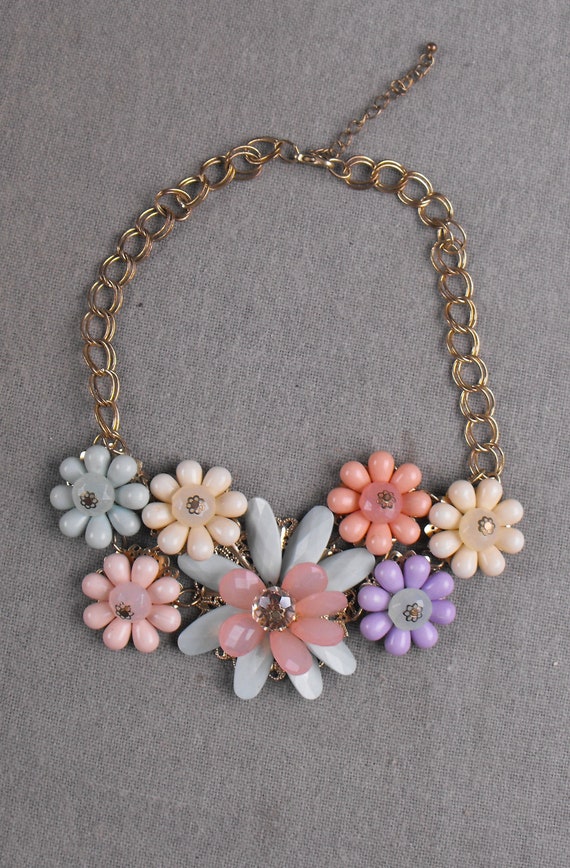 Vintage 1950's Plastic Flower Choker Necklace