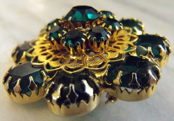 Vintage Faux Prong Set Emerald Rhinestone Brooch - image 3