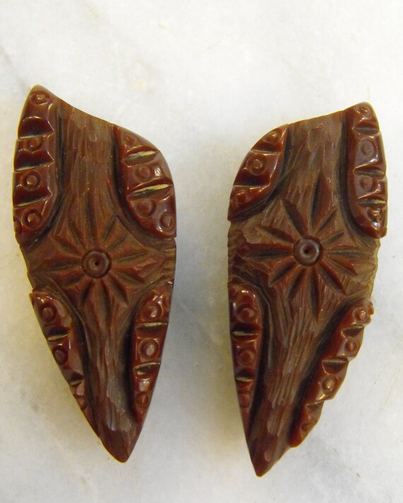 Vintage Bakelite Pair of Dress Clips - image 2