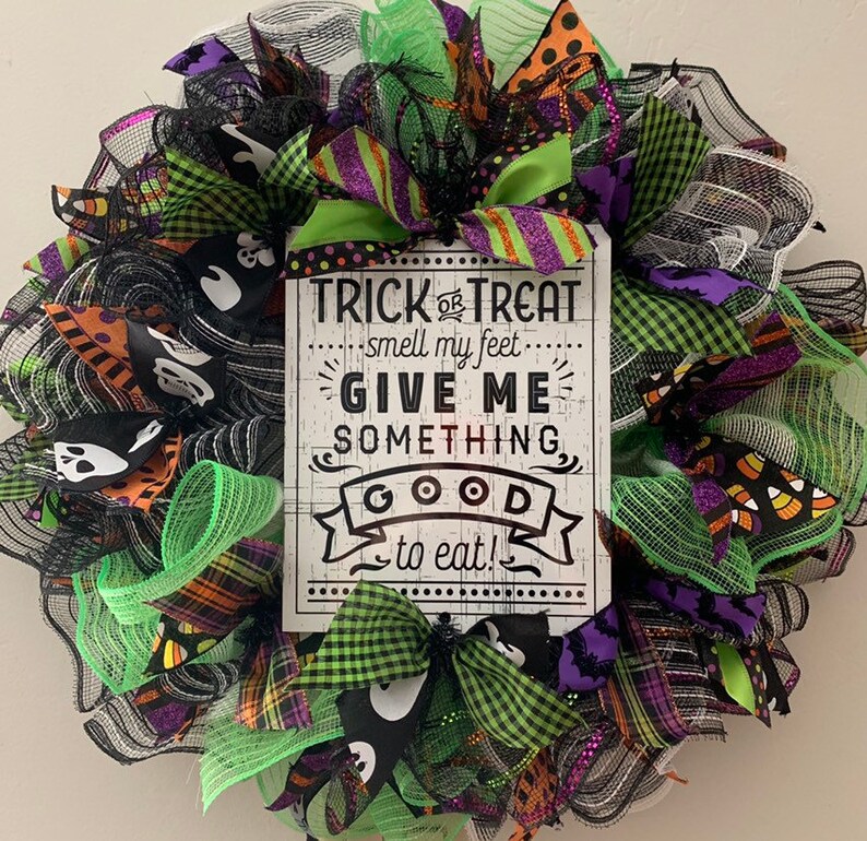 DIY Wreath Kit Halloween Trick or Treat Smell My Feet Wreath Kit image 1