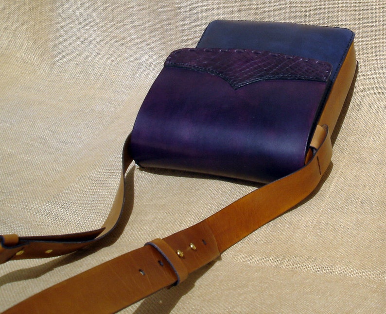 LEATHER HANDMADE BAG / Bag / Leather Bag / Office Bag / Messenger Bag / Pouch Bag / Shoulder Bag / Bandolier Bag / Cover iPad / Brown Bag. image 4