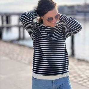 Damen Pullover maritim gestreift, Sweatshirt aus Strick- Jersey, Sweater schlicht, blau-weiß gestreift, Größe 34-46