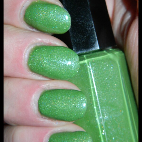 15 ml bottle of ever green nail polish