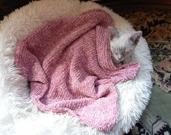 Knitted cat blanket, hand knit pet blanket, luxury cat bedding, cozy velvet cat mat, cat vegan bed blanket, knit velvet cat blanket