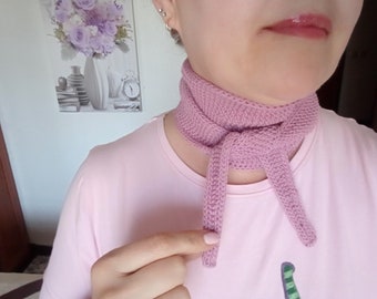 Rosa Sophie-Schal aus Merinowolle, kleines Halstuch, gestrickter kleiner rosa Halswärmer, Büro- und Business-Stil, handgestricktes Bandana-Geschenk