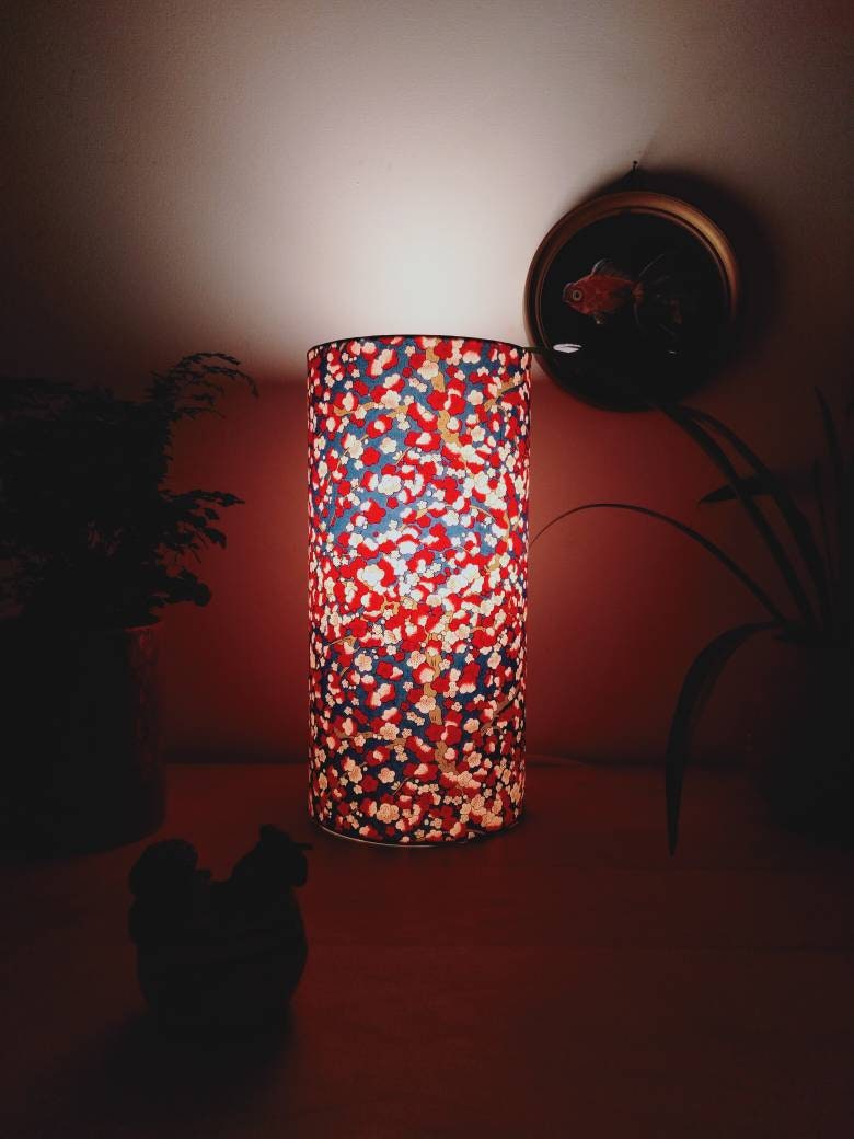 Lampe à Poser Totem Cerisier Bleu et Rouge en Papier Japonais