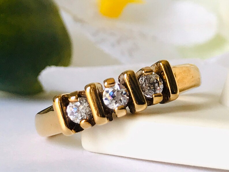 Size 6 Faux Diamond Multi Stone Round Stone Brilliant Stone White Stone Gold Tone Costume Vintage Triple Stone Clear Stone CZ Band Ring