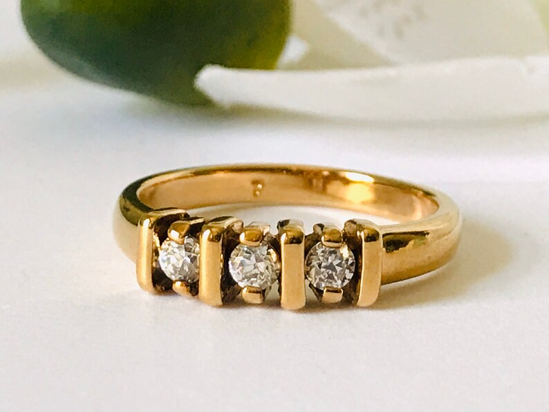 Size 6 Faux Diamond Multi Stone Round Stone Brilliant Stone White Stone Gold Tone Costume Vintage Triple Stone Clear Stone CZ Band Ring