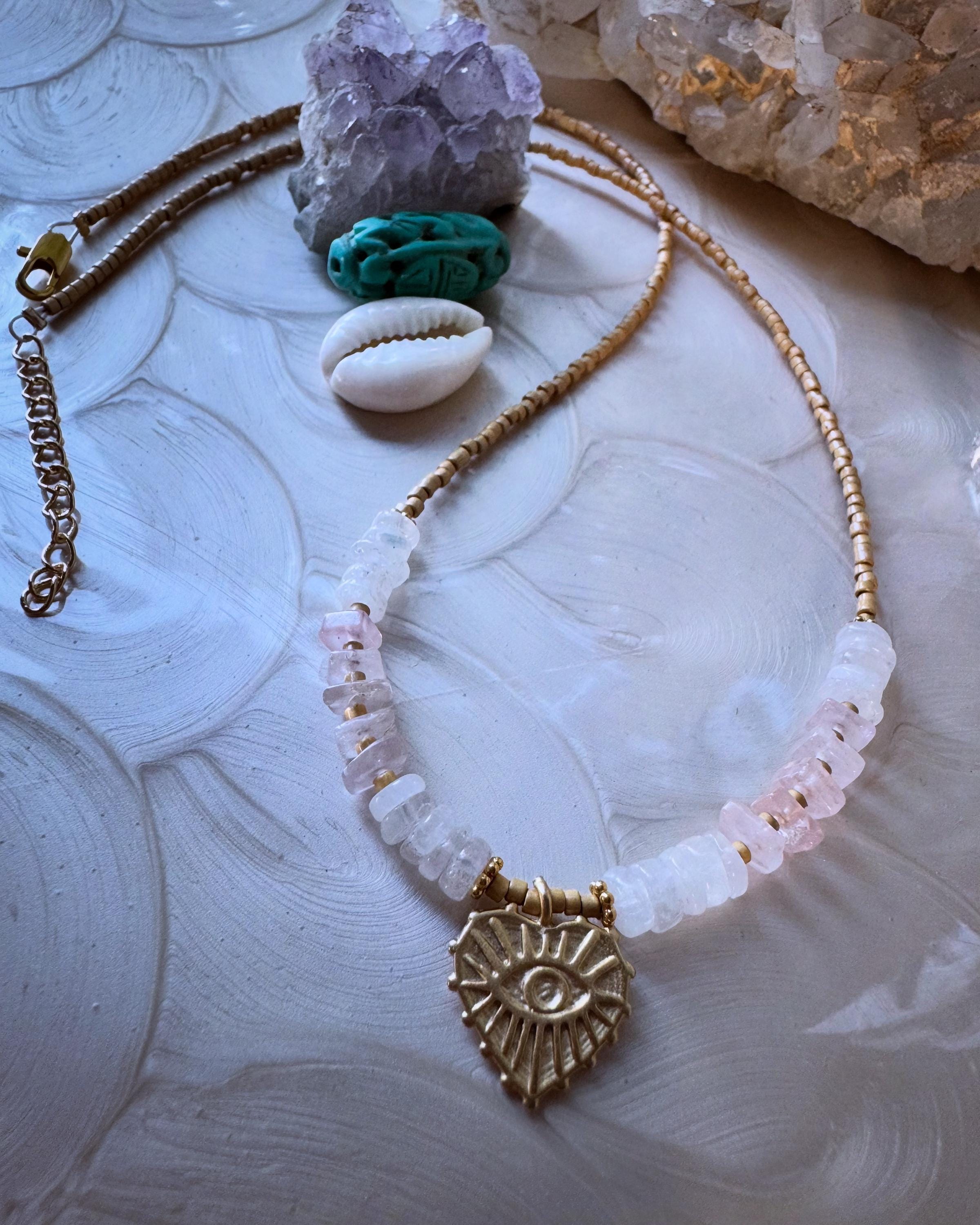 Handgemaakt gouden vermeil stralend boze oog met maansteen en rozenkwartskristalkralen. Gypsy Boho