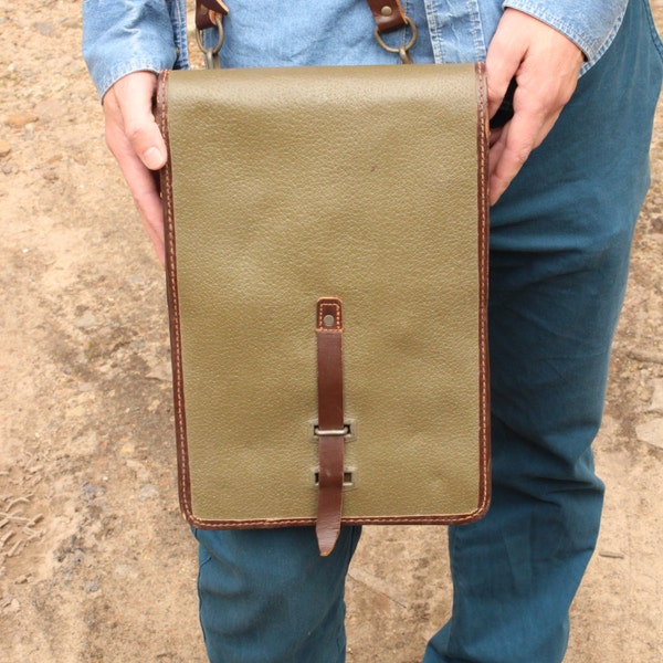 Vintage Green Satchel, 60s Czech army Cross Body for Drawing, Olive green faux leather