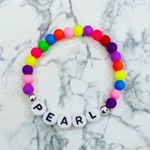 Kinder Regenbogen Perlen Namen Armband mit 14K Gold gefüllt Akzente | Perlen Armband für Mädchen | Personalisierte Custom
