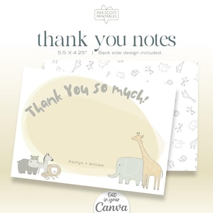 Puede incluir: Tarjetas de agradecimiento blancas con un fondo amarillo claro y una linda ilustración de animales de safari. Las tarjetas miden 14 x 10,8 cm e incluyen el texto "Thank You so much!" y "Kaitlyn + William". El diseño del reverso está incluido.