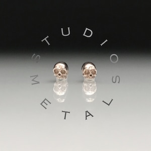 Winzige massive 14K Gold Totenkopf Ohrstecker: 4 mm Realistische Schädel