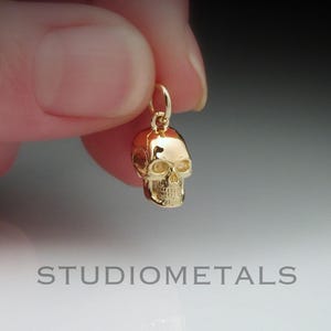 Solid 14K Gold Skull Pendant, 14K Gold Skull Charm, Anatomy Jewelry, Gift for Boyfriend, Realistic Human Skull Pendant, Gold Memento Mori
