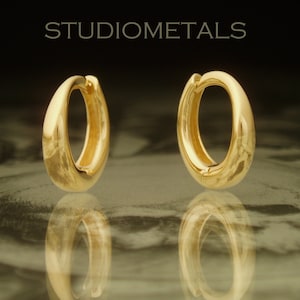 Massive 18K Huggies, 13 mm ovale Huggie-Creolen, kleine Creolen aus massivem Gold, konische Huggie-Ohrringe, goldene Sleeper-Creolen