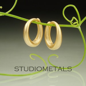 18K Gold Huggie Earrings, Huggie Hoop Earrings, Oval Hoop Earrings, Matte Gold Hoop Earrings, Sleeper Hoop Earrings, Solid 18K Gold, 11mm