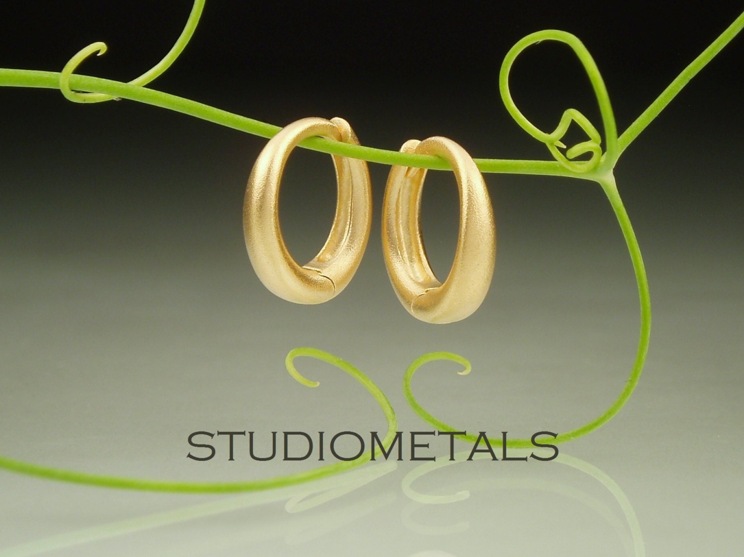 18 Carat Gold Sleeper Earrings - UK