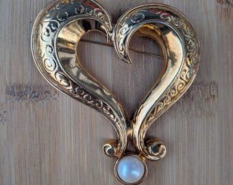 Vintage signed Avon gold tone heart brooch with Faux Pearl