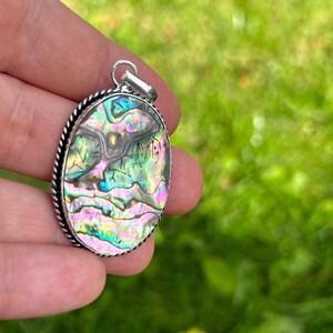 Pendentif coquillage arc-en-ciel d'ormeau pour collier