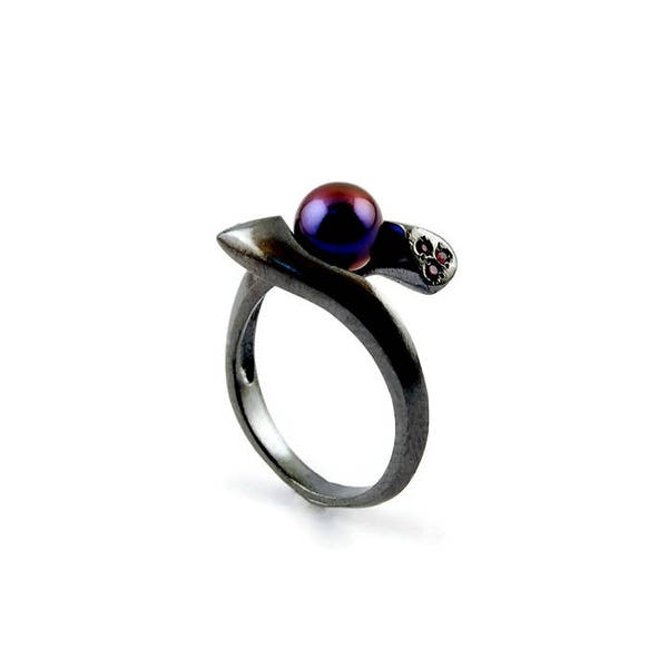 The Hug-statement verlovingsring modern minimaal chic ontwerp zwart sterling geplatineerd mysterieparel robijn edelstenen zeldzame schoonheid speciaal cadeau