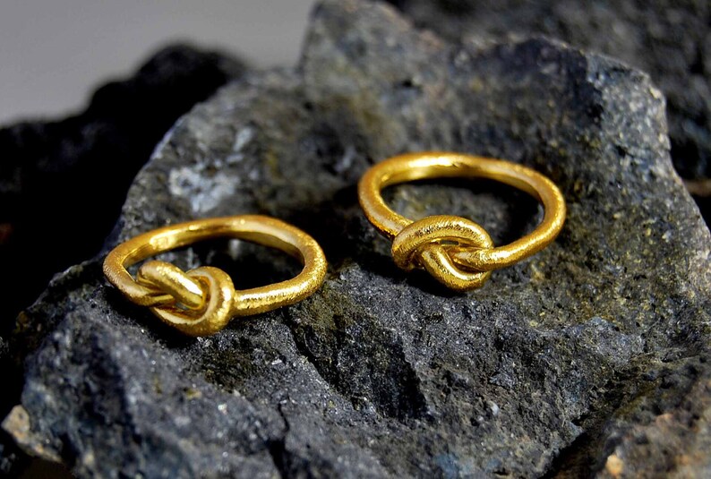 Tie the Knot Alternative Wedding Bands Love Knot Ring Set 18K Yellow Gold Organic Texture Infinity Modern Symbolic Design Jewelry Weddings image 2