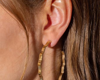 Cassie Wavy Large Hoop Earrings (Gold Plated, 2" Diameter)