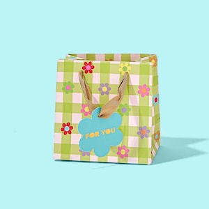 Gingham Flower Gift Bags - Floral Design with Gold Ribbon Handles Small