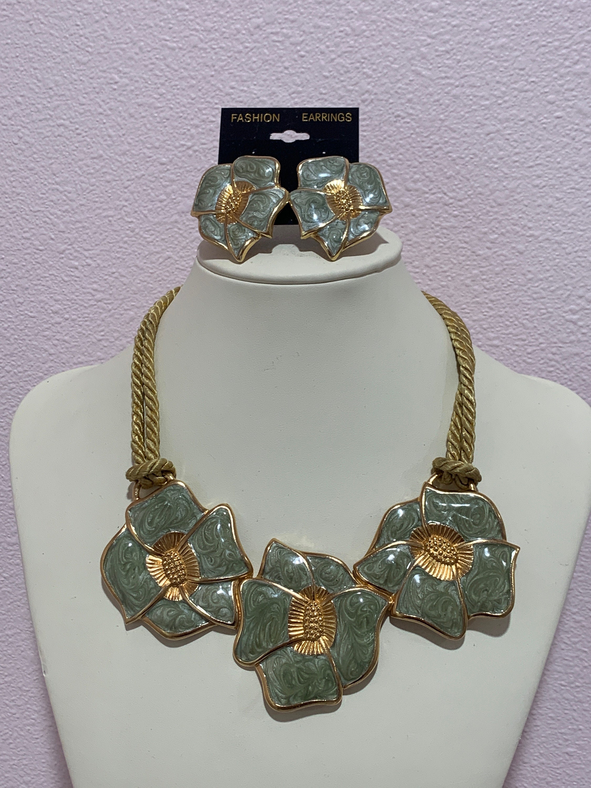 Vintage 80s Necklace in Bright Green Ceramic Beads With