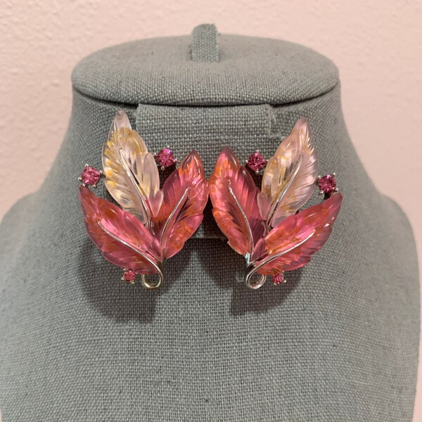 Vintage "Lisner" signed thermoset/Lucite leaf LARGE pink earrings! Midcentury earrings! Spring jewelry! Retro earrings! Brand jewelry!