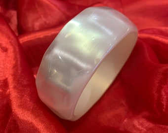 Vintage Lucite round, nacre/mother of pearl like, block Lucite bangle! Geometric bangle from 60's-70's!