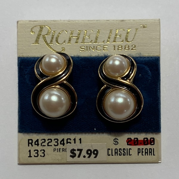 Vintage Richelieu faux pearl and enamel earrings in gold tone!