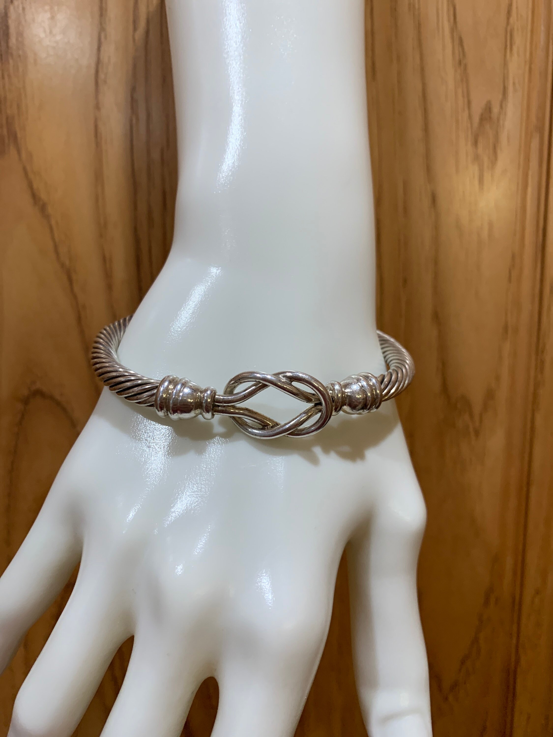 Vintage 18kt Yellow Gold Love Knot Bangle Bracelet