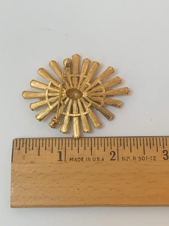 RARE vintage Crown Trifari starburst gold tone br… - image 7