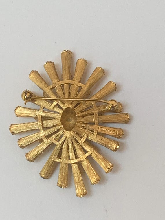 RARE vintage Crown Trifari starburst gold tone br… - image 5