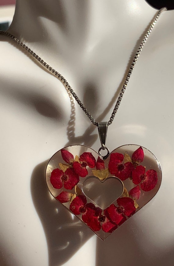 Resin heart pendant with red dried flowers and .9… - image 4