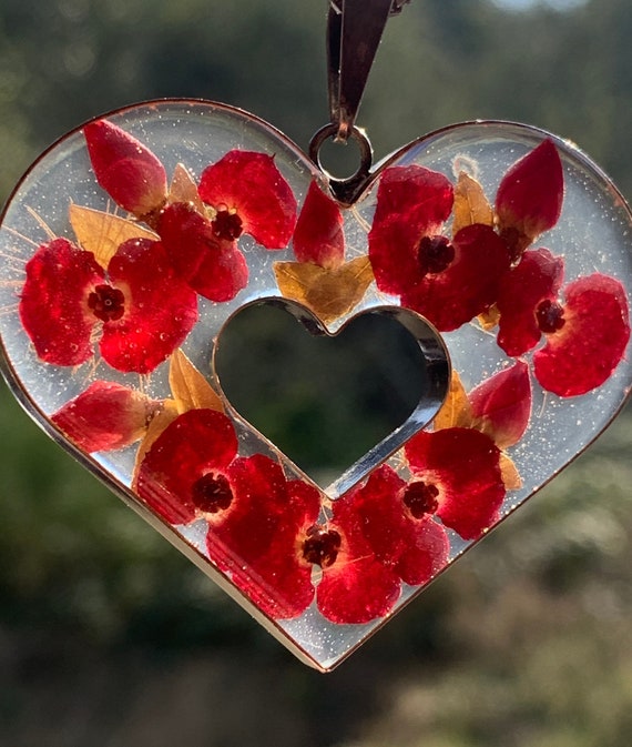 Resin heart pendant with red dried flowers and .9… - image 1
