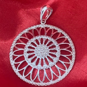 Beautiful vintage Milor Italy sterling silver .925 large round floral pendant! Italian jewelry! Stylish jewelry!