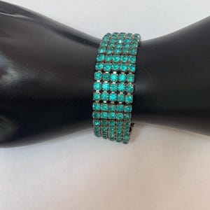 Sparkling ice green rhinestone  bracelet, silver tone setting! Stunning array of prong set rhinestones! Tennis bracelet!