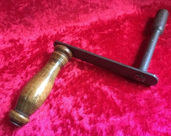 A nice old antique Victorian  draw leaf table winder crank handle / key for extending the table.