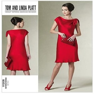 Vogue V1028 Tom and Linda Platt, size AA (6-12)