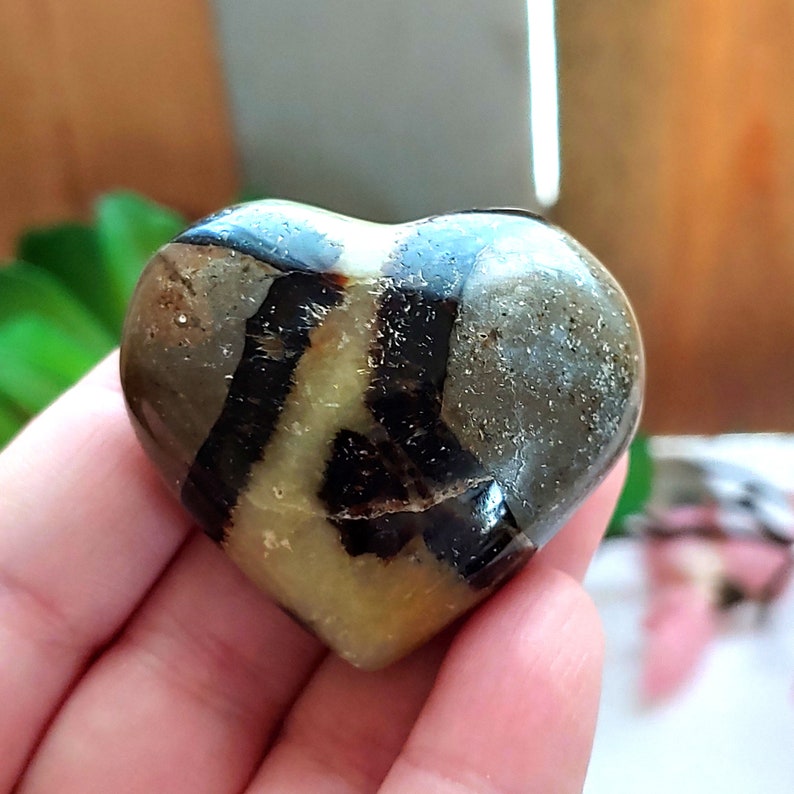 Self Love /& Care Witchy Decor Pagan Altar Meditation Room Gift Healing Crystals Carved Pocket Worry Stone Septarian Heart Carving