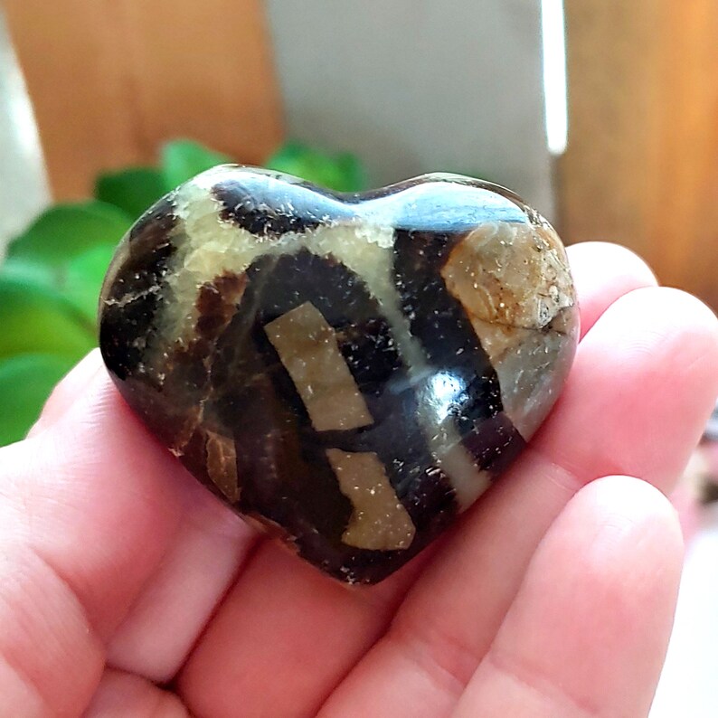 Self Love /& Care Witchy Decor Pagan Altar Meditation Room Gift Healing Crystals Carved Pocket Worry Stone Septarian Heart Carving