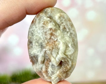 Angel Praying Belomorite Crystal Talisman - Carved Stone Cabochon - Natural Sunstone in Moonstone Undrilled Pendant