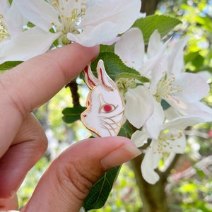 Masque de lapin émail pin_enamel pin_Japanese mask_horsefiddlepress_illustration_cultural_bunny mask_anime_japan_kawaii_pin