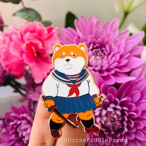 Spilla smaltata shiba ragazza della scuola_stampa violino cavallo_spilla gioco_spilla smaltata_kawaii_uniforme_giapponese_crisantemo_arte originale_moda